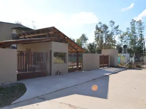 Hermoso 2 Amb con Gran Jardin de 43 m con Cochera Cubierta