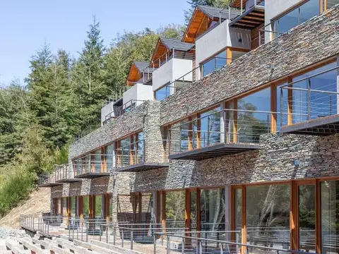 Dos Lagos Villas & Marinas