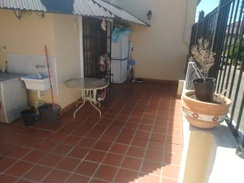 DEPARTAMENTO T/CASA PLANTA ALTA  MUY BUENO !