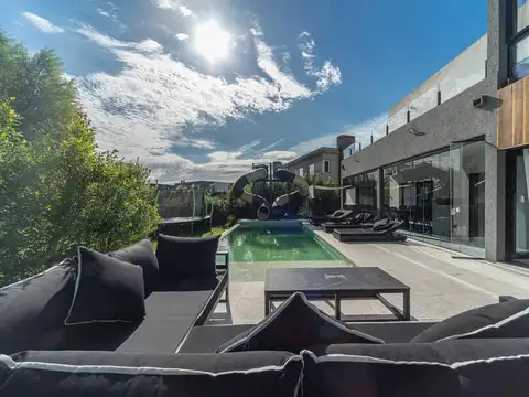 Casa en Venta en El Cantón, USD 490.000