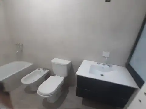 Casa 4 ambientes con 4 baños