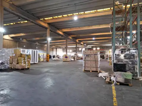 Gran Galpon en venta en la calle Pienovi Avellaneda