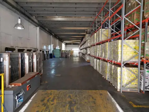 Gran Galpon en venta en la calle Pienovi Avellaneda