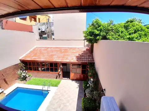CASA CON FONDO/PILETA/QUINCHO EN VENTA, ZONA PARQUE CHACABUCO