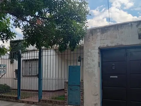 Casa y departamento en venta en Merlo Sur