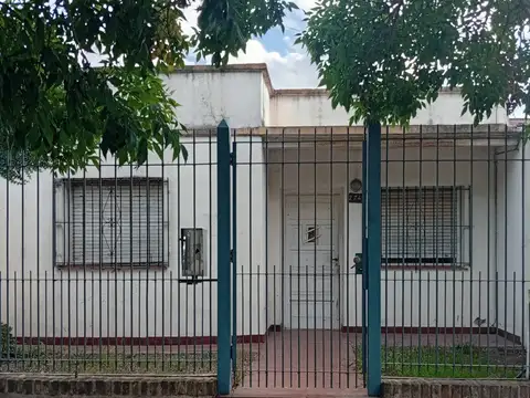 Casa y departamento en venta en Merlo Sur