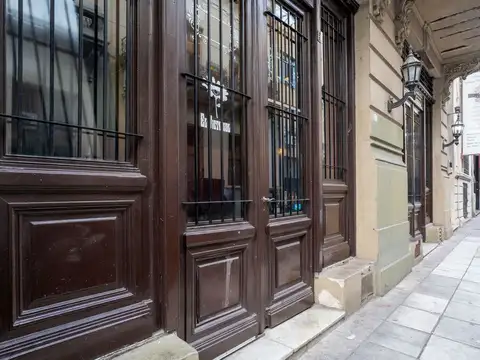 Piedras 700, Piso todos