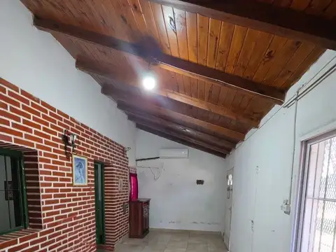 Casa 5 ambientes con 1 baño