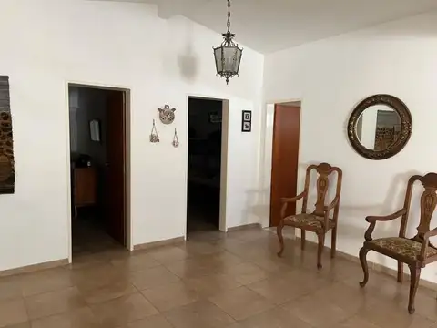 Casa en Villa La Ribera (Andino). Gran parque, piscina. Impecable estado