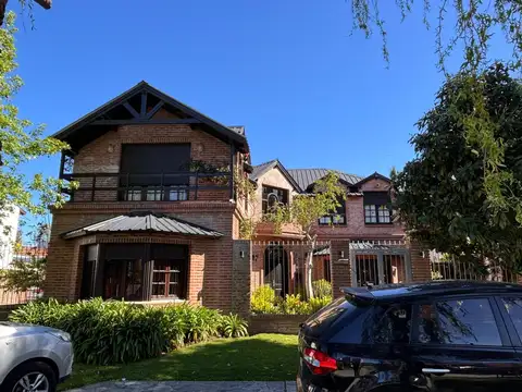 Casa 6 ambientes con 5 baños