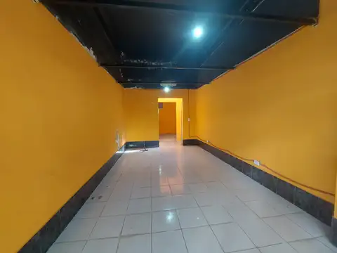 Local en Alquiler en Monte Castro, $ 800.000