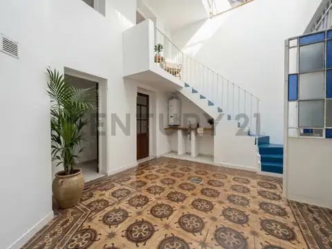 Venta Casa de pasillo de 1 Dormitorio + 2 comodínes con patio en Abasto, Rosario