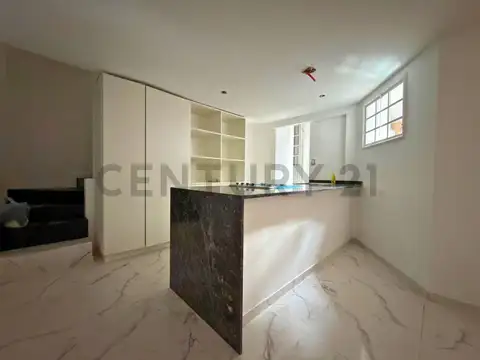 Venta Casa de pasillo de 1 Dormitorio + 2 comodínes con patio en Abasto, Rosario
