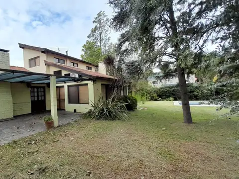 EN REMATE JUDICIAL - CASA S/2 LOTES, 900M2- LARENA CC