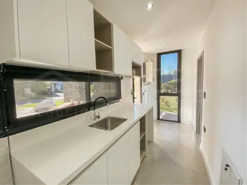 Casa en Alquiler en Los Naranjos, USD 2.800