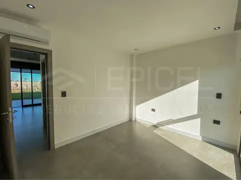 Casa en Alquiler con 2 cocheras