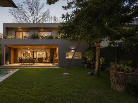 Casa en Venta con 2 cocheras