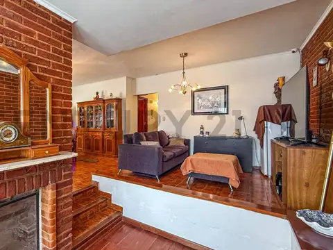 CHALET DE 4 AMBIENTES CON COCHERA Y PATIO APTO CRÉDITO EN PUNTA MOGOTES