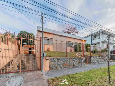 Venta Casa 3 Dormitorios 2 Baños y Garaje en Prado