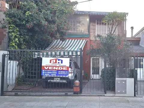 Venta 3 viviendas y taller s/lote de 300 m²