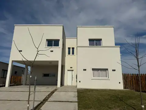 Barrio Santa Lucía, Pilar del Este