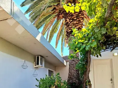 Casa 6 ambientes con 2 baños