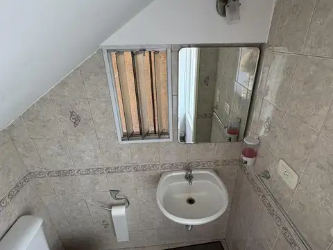 Casa en Alquiler con 3 cocheras