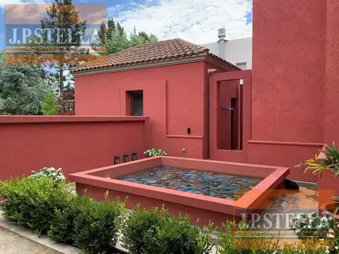Casa en Venta en Countries y Barrios Cerrados en Moreno, USD 600.000