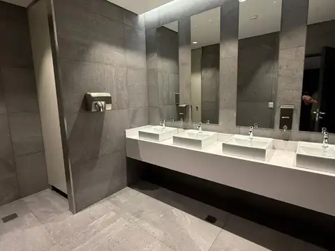 ALQUILO - OFICINA 200 M2 DE  CATEGORIA - POCITO