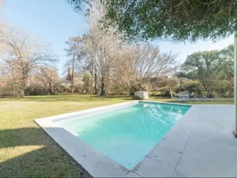 VENTA Casa cinco dormitorios parque 1200 m2 pileta
