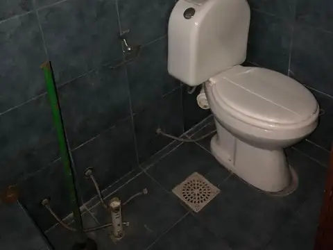 chalet 4 amb. dos baños. a reciclar