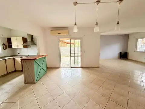 CASA EN VENTA 4 AMB LOS ROBLES DEL MONARCA PILAR