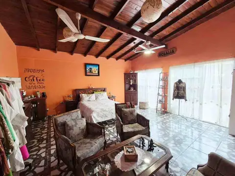 Casa 6 ambientes con 1 baño