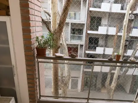 Departamento dos dormitorios al frente, con cochera, Lourdes
