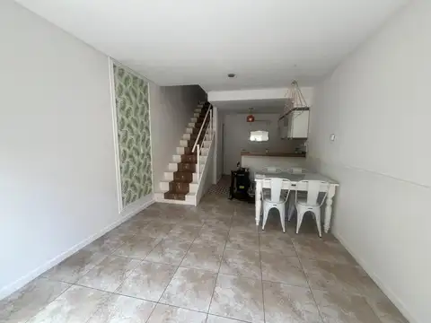 Departamento en Alquiler en Jardines De Saravi, $ 1.100.000