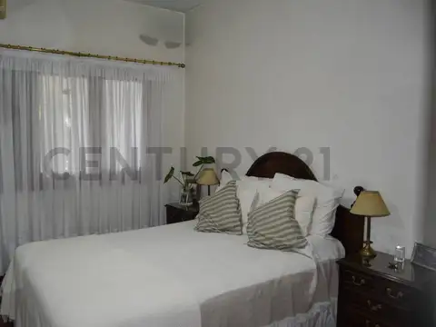 VENTA CASA 5 AMBIENTES CON PISCINA, HURLINGHAM