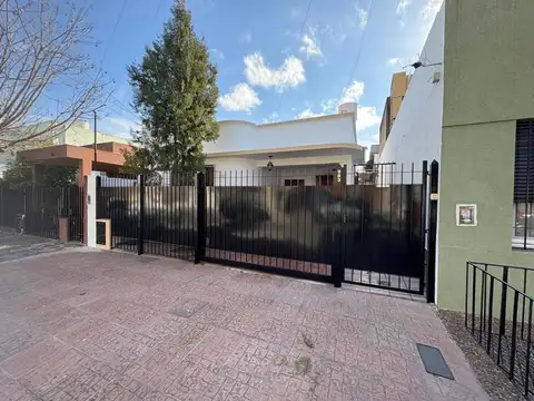 CASA EN VENTA - Morón norte - Zona Residencial.
