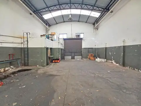 VENTA DE GALPÓN 230 M2 CON OFICINA