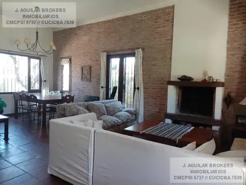 Casa 4 ambientes con 2 baños