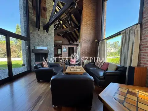 Casa en Venta en Countries y Barrios Cerrados en Moreno, USD 640.000