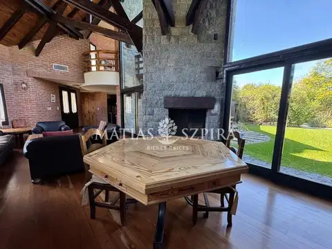 Casa 5 ambientes con 3 baños