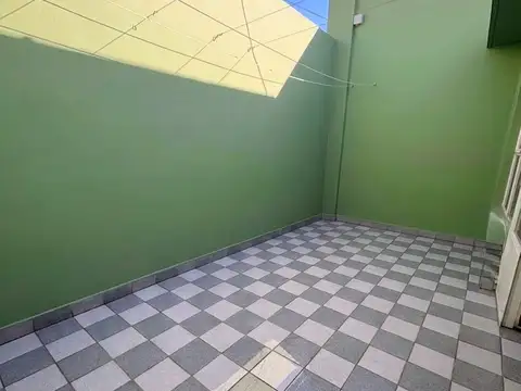 Zárate 100, Piso PB