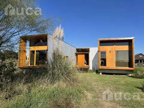 VENTA | CASA NUEVA de Increible Diseño en Magico entorno natural sobre LagunaU