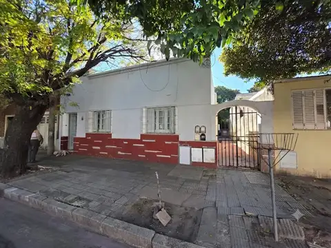 VENTA CASA + 2 deptos A REFACCIONAR B° SAN VICENTE