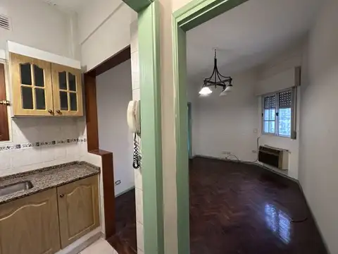 Combate de los Pozos y Av Belgrano , Piso 4