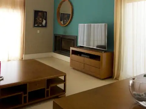 Casa 6 ambientes con 2 baños