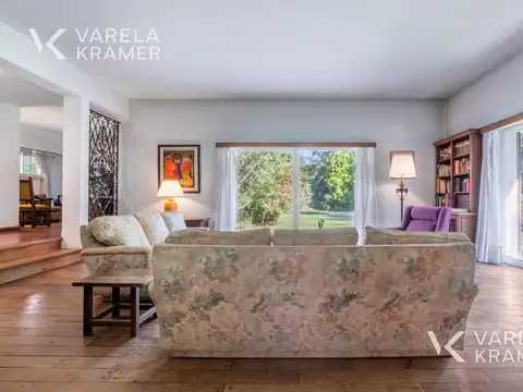 Casa en Venta con 4 cocheras