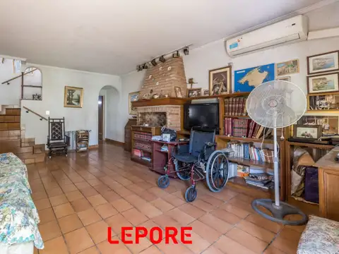 Casa en Venta con 3 cocheras