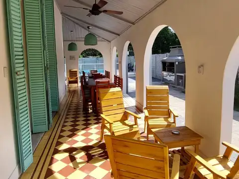 Casa 4 ambientes con 2 baños