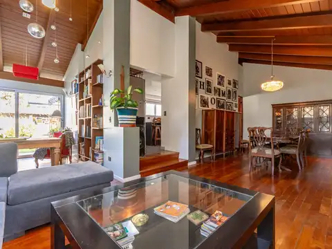 Casa en Venta con 4 cocheras
